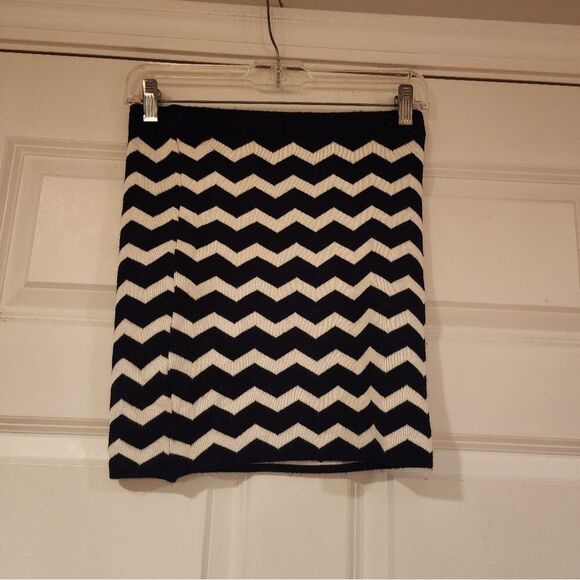 Stretchy black and white fitted mini skirt S - Picture 3 of 3